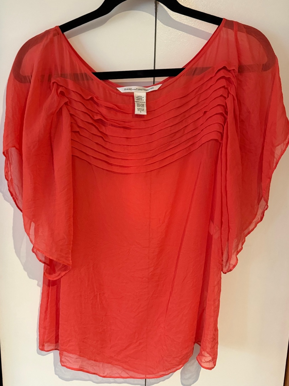 Diane von Furstenberg 100% Silk Coral Pleated Chiffon Women's Top - Size 4